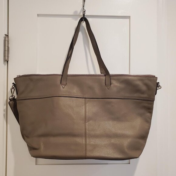 Vince Camuto Large Pebble Leather Shoulder Bag Purse Warm Taupe EUC - Picture 4 of 6